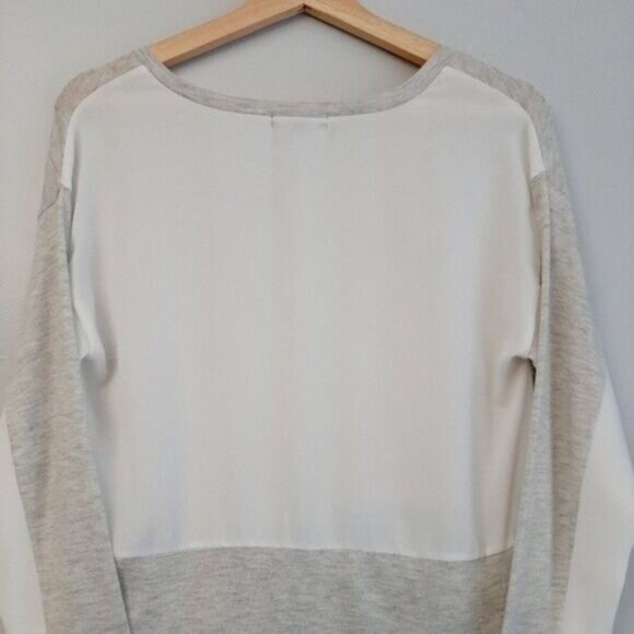 RW&CO V-neck Light Sweater Colorblock Grey & White Sz XS - Picture 7 of 12